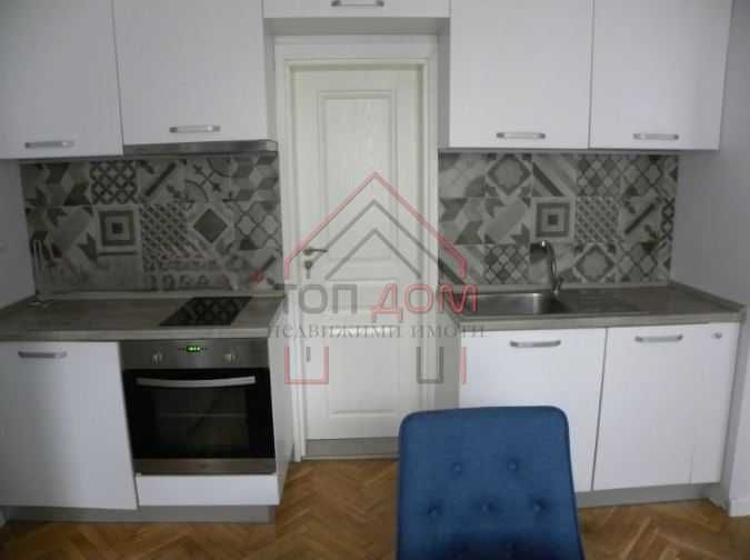 Дава се под наем Двустаен апартамент в Варна, Център - 55 кв.м за 561 € - Снимка #1