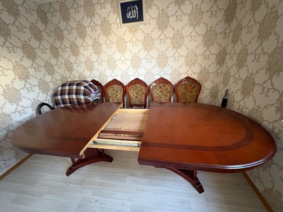Стол со стульями