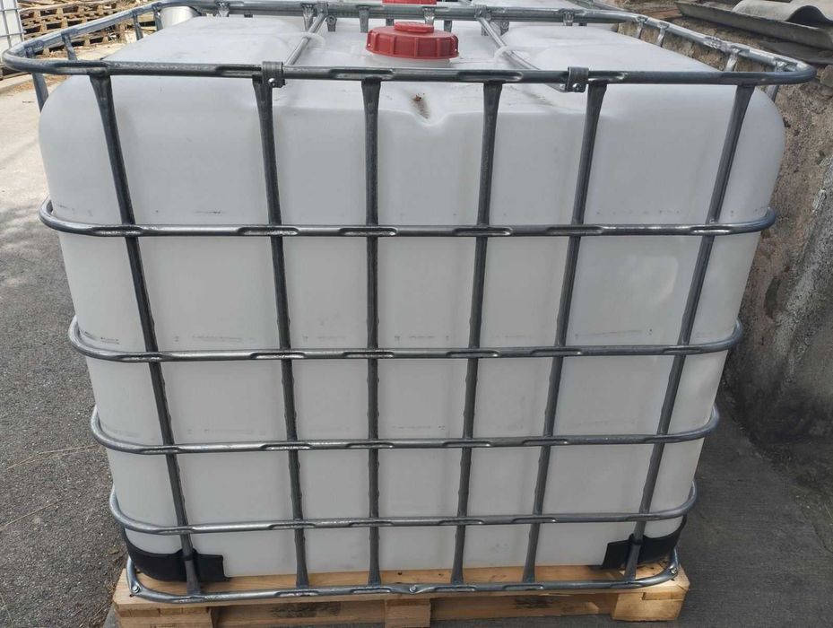 IBC бидони - 1000л за съхранение на течности