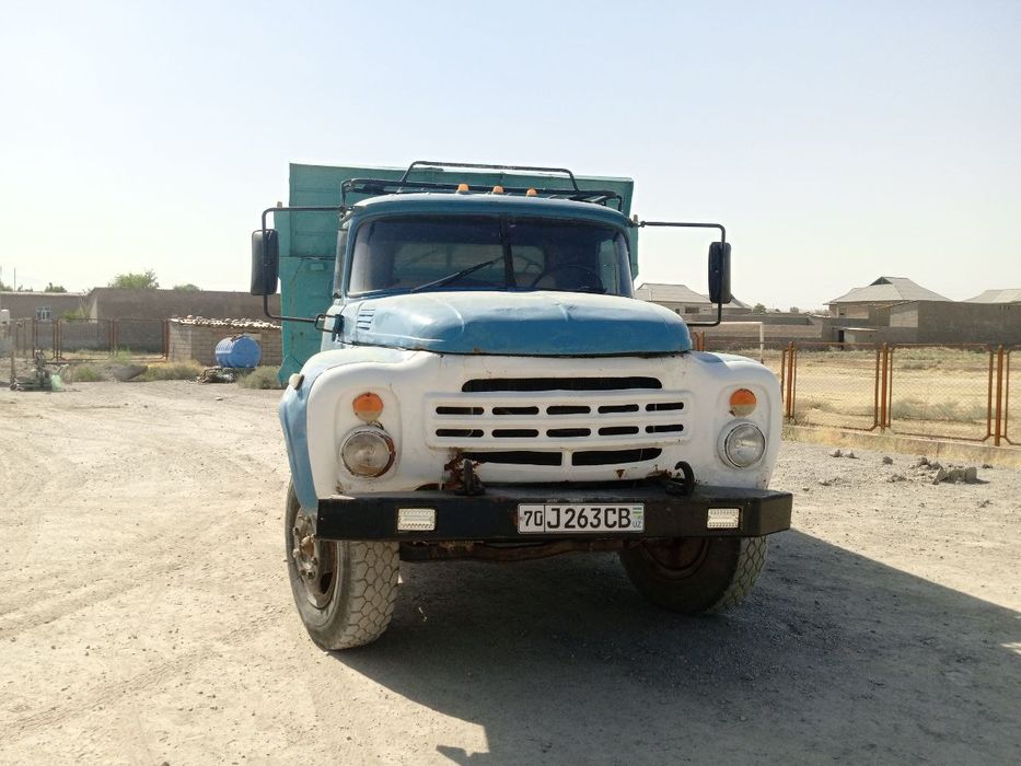 Zil 130 sotiladi. Samasvallari ko'taradi. Holati yaxshi ishlab turgan