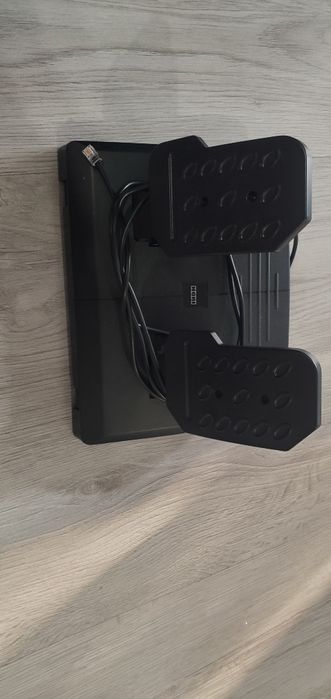 Volan Hori Racing Wheel Apex pentru PlayStation 4.