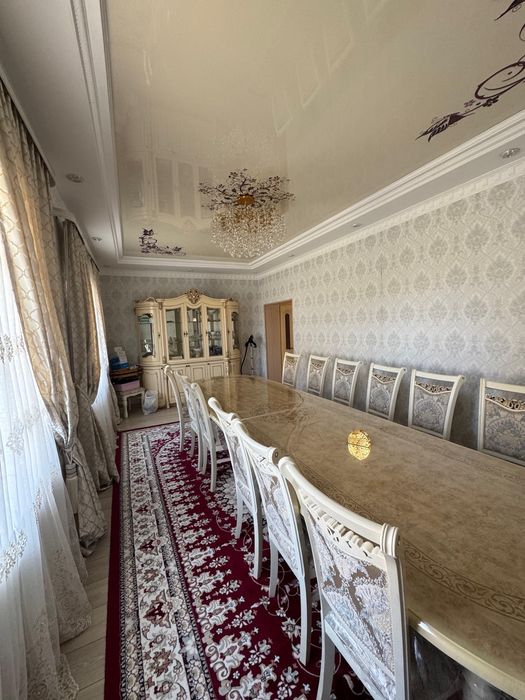 Стол орындықтарымен сатылады