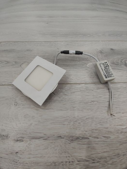 Продам софиты. Состояние хорошее. 2 вида.