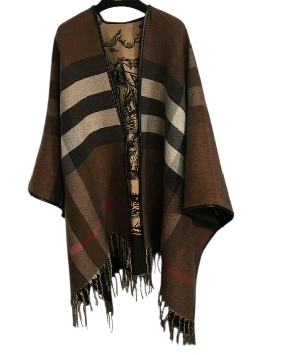 Стилни вълнени дамски шалове тип пончо