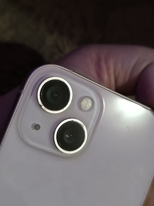 Телефон iPhone 13