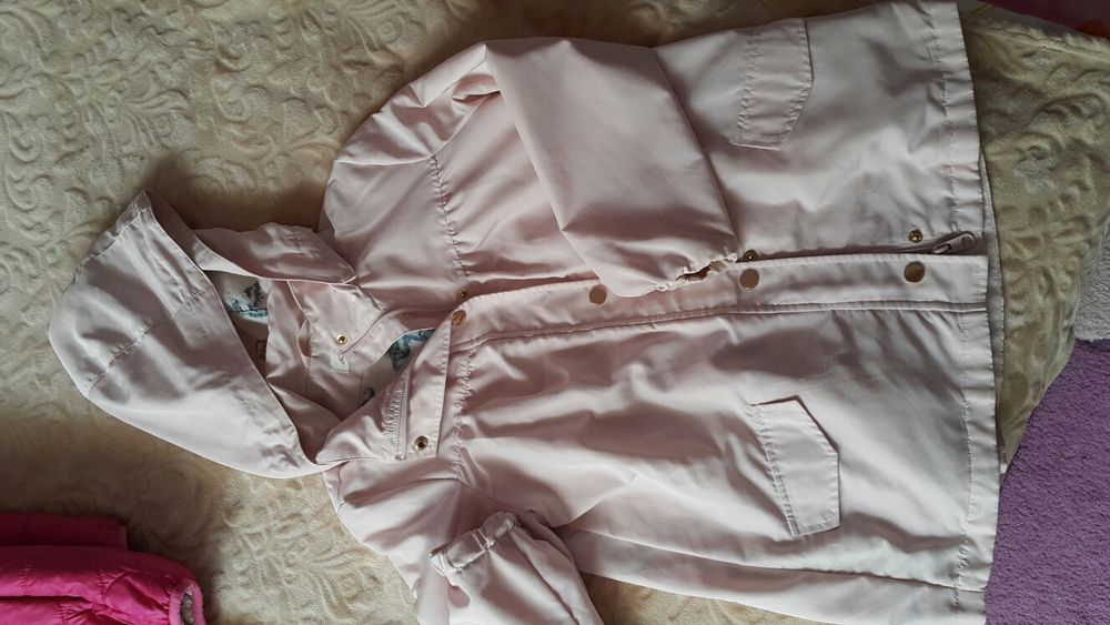 Детско яке за момиче от H&M. Ръста се вижда на снимката