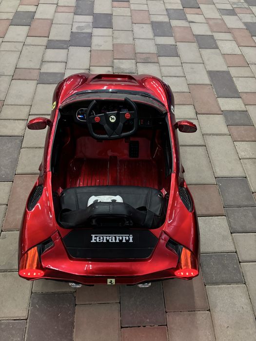 Детский машина.Ферарри