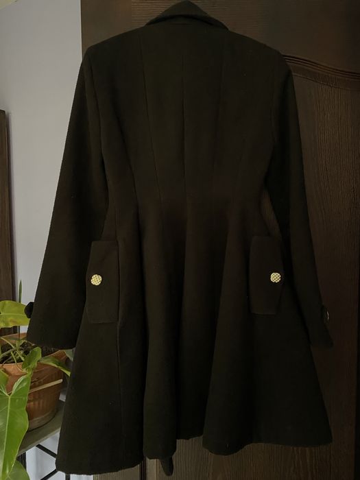 Черно кокетно палто