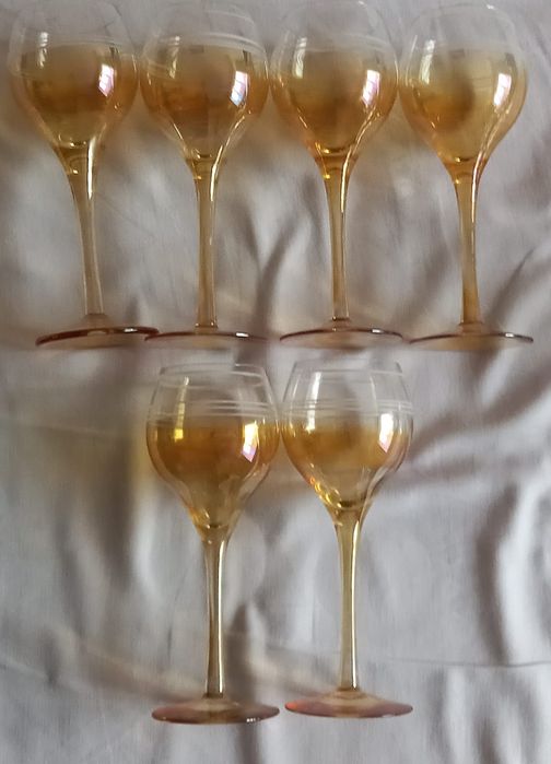 Set 6 pahare sticla galbena pentru diverse ocazii