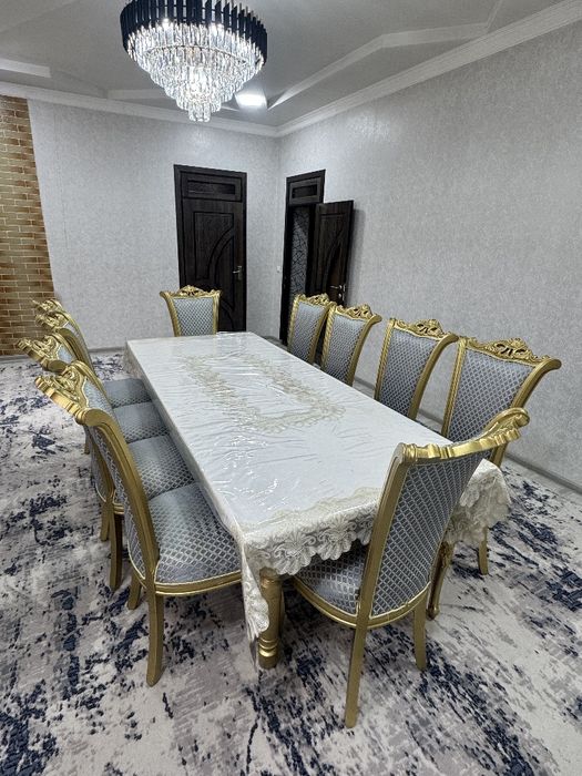 Продаю стол стулья 12 шт и пинал камод