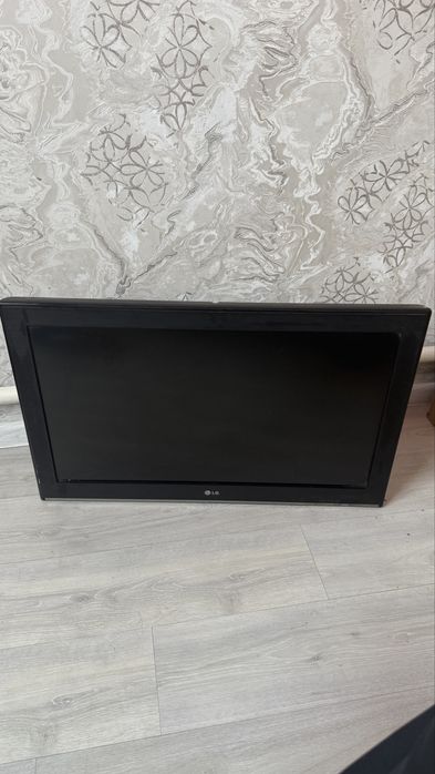 продам телевизор LG