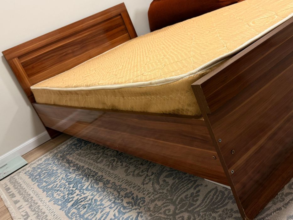 Кровать деревянный