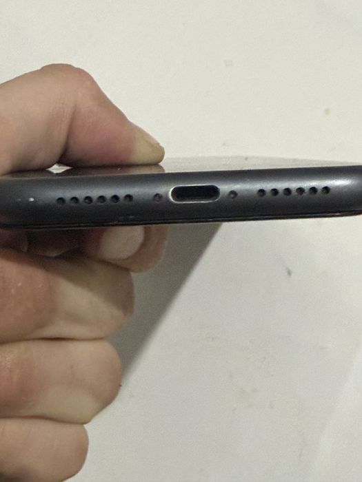 продаю айфон 11 обычныф