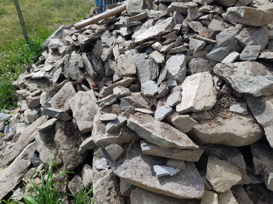 Nisip piatra ornamentala cascade calcar granit miniexcavator bobcat