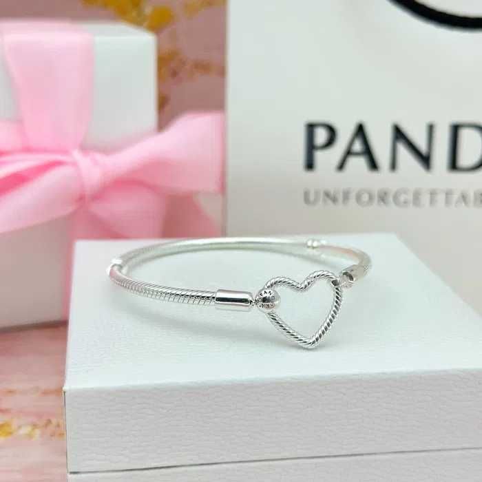 Гривна Пандора|Pandora