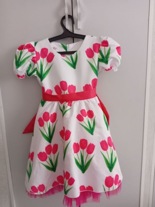 Продам нарядные платья