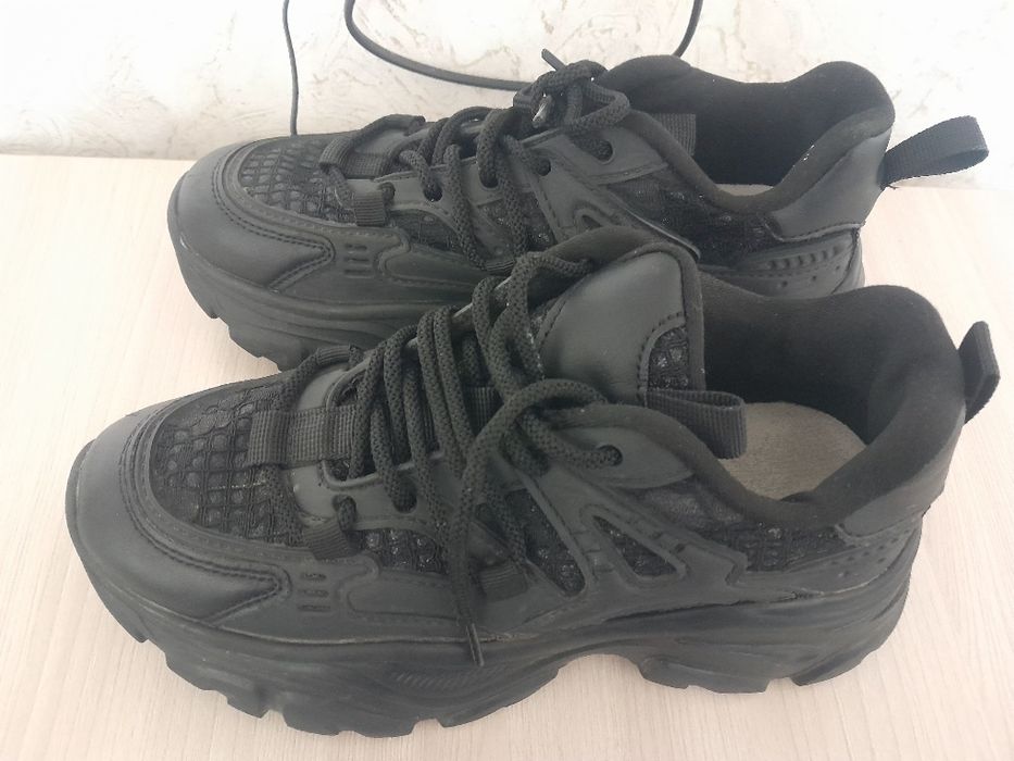 Кроссовки женские размер 37