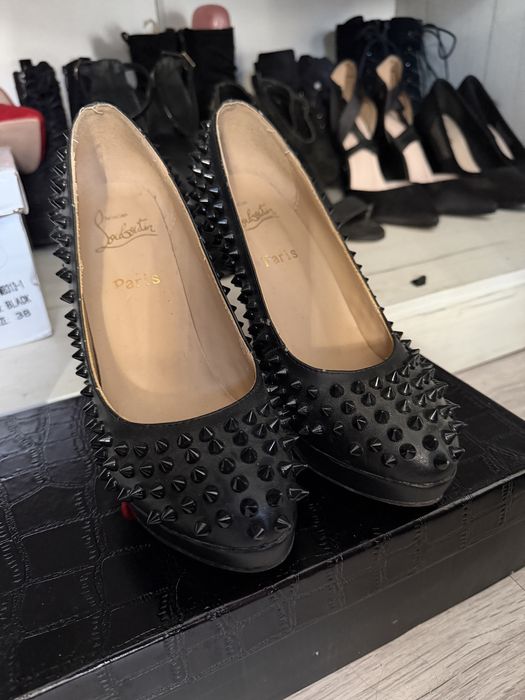 Обувки на Christian Louboutin