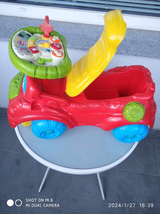 Детска кола с мелодии и команди