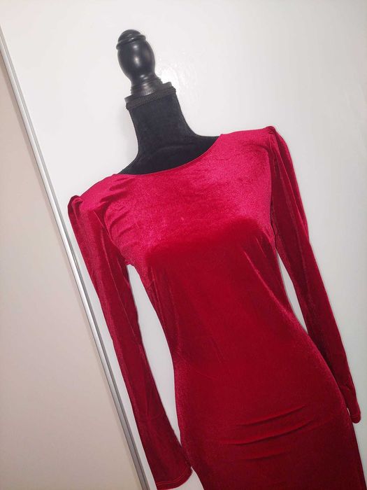 Rochie noua din catifea rosie cu umeri bufanti material elastic