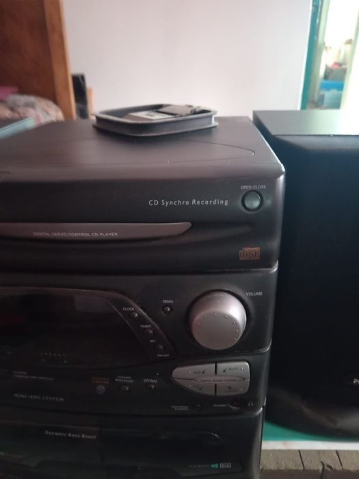 Vând combina muzicala Philips