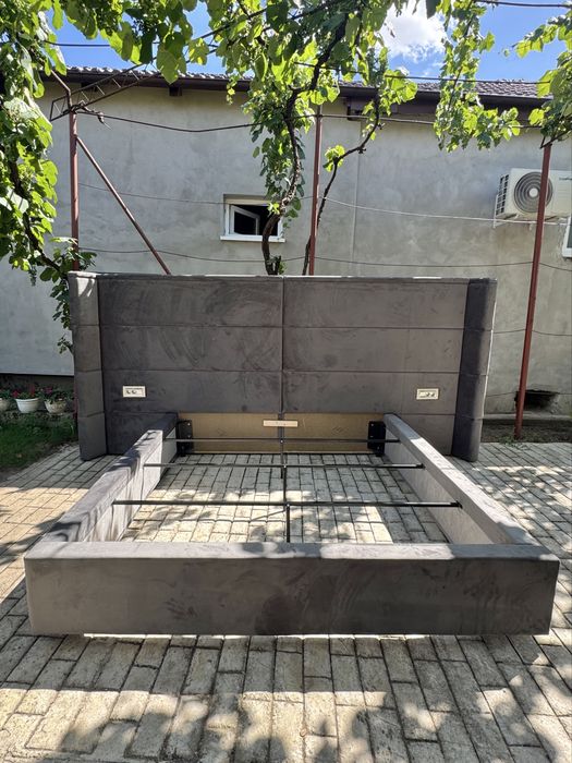 Pat tapițat premium, realizat la comandă, nou