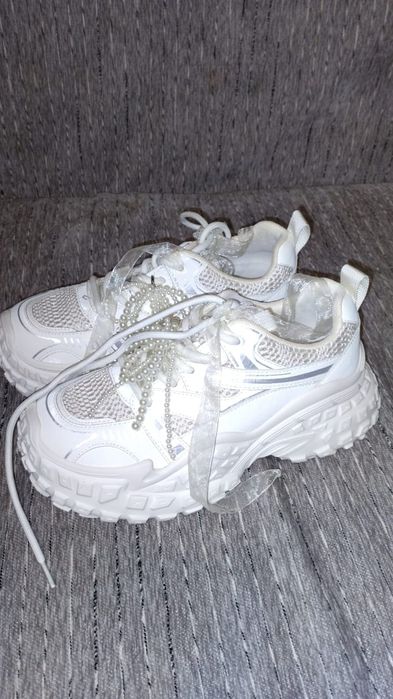 продам кроссовки