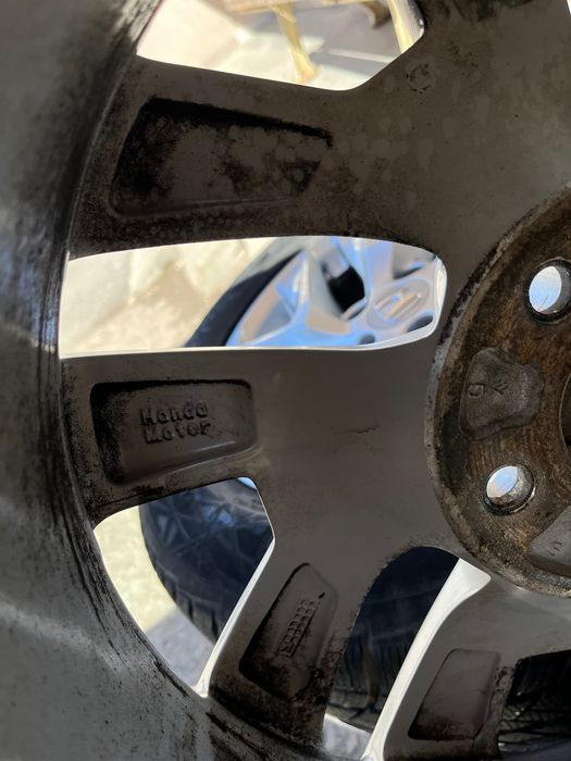 Оригинални Honda джанти R17 7J, със зимни гуми Vredestein 225/65/17