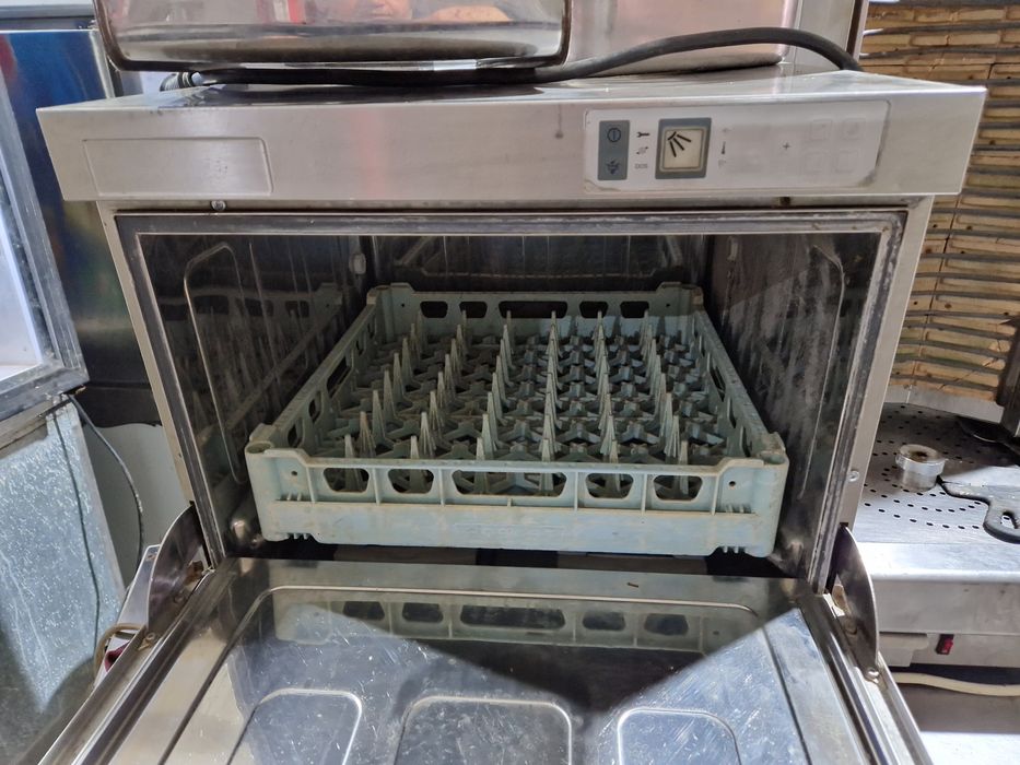 Mașina spălat vase cu sau fara  capota,  la 380v, spalare rapida,  cic