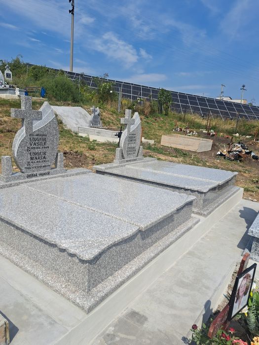 Executam Monumente Funerare din marmura granit și mozaic