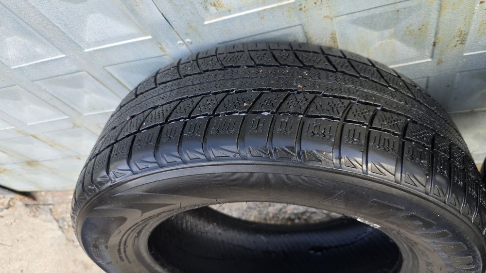 Зимние шины 215/60/16