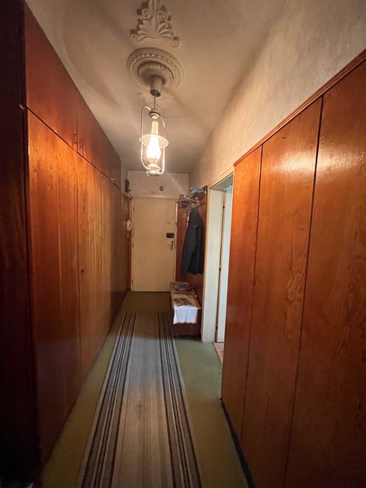 Продава апартамент с две спални и гараж в района на Абаята