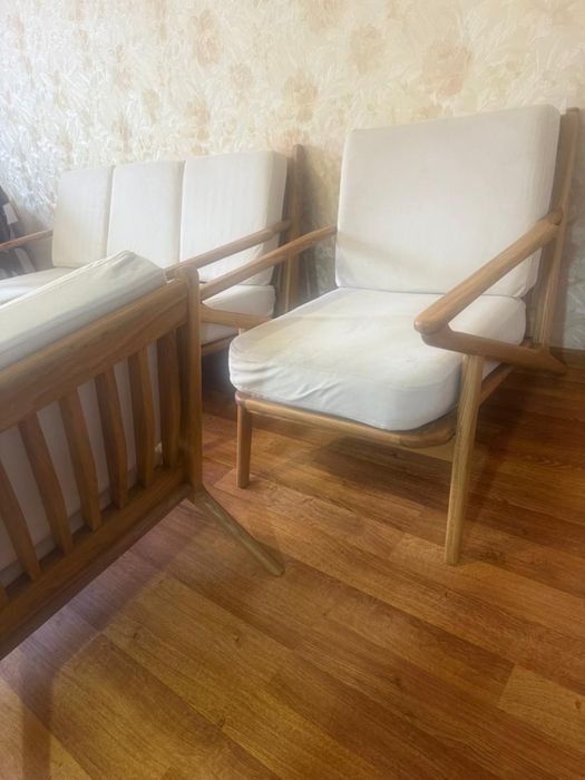 Продам диван с креслом