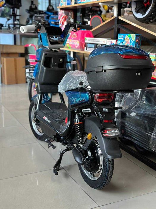 Скутеры от фирмы "Skillmax". В наличии бензиновые и на аккумуляторе.