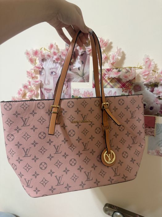 louis vuitton розова