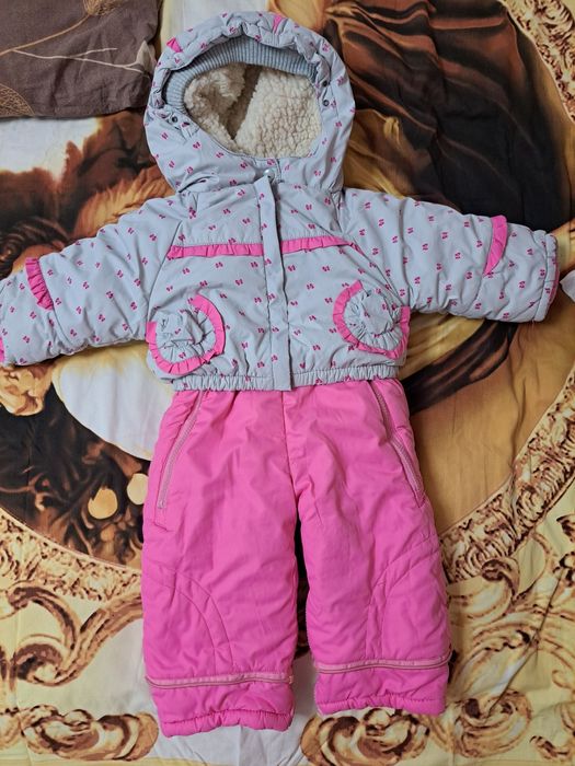 Продам зимние комбинезоны на девочку