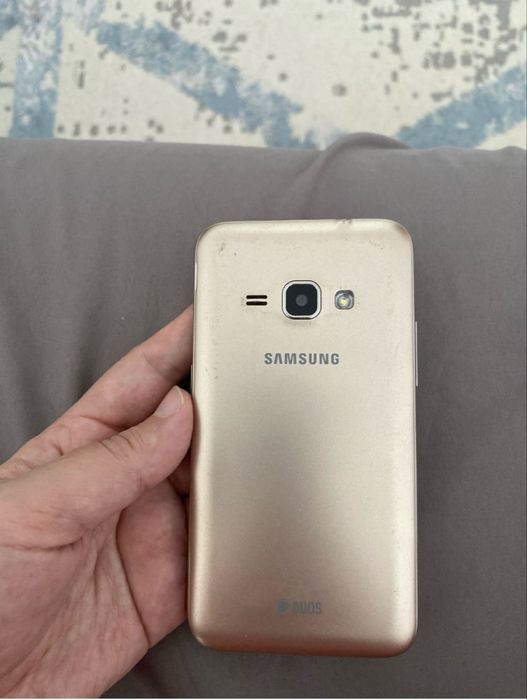 Продам телефон Samsung Galaxy J1 (2016)