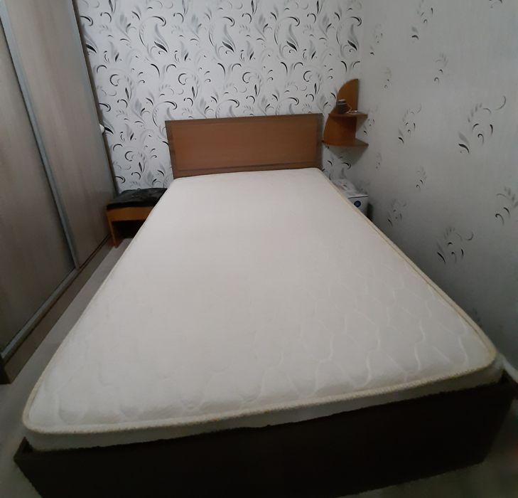 Продам кровать  с матрасом