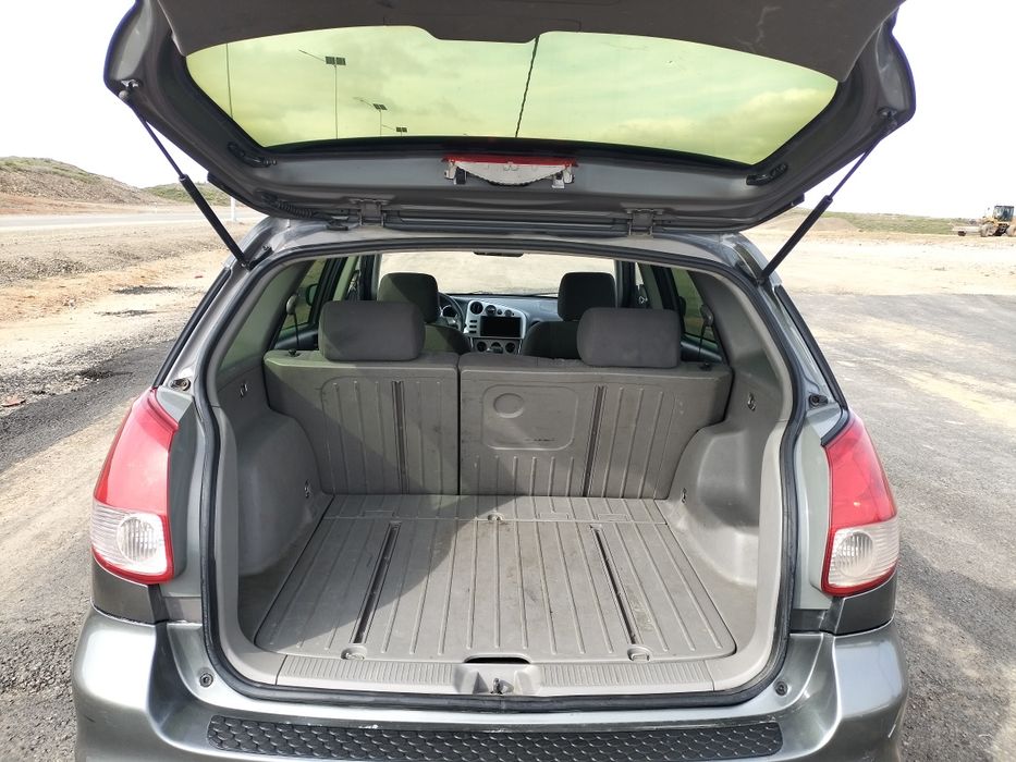 Toyota matrix 2004 года.