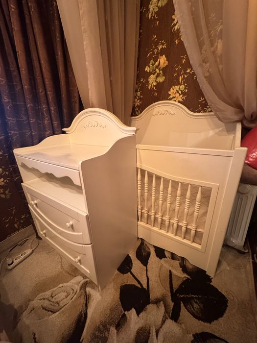 Детская кровать с комодом