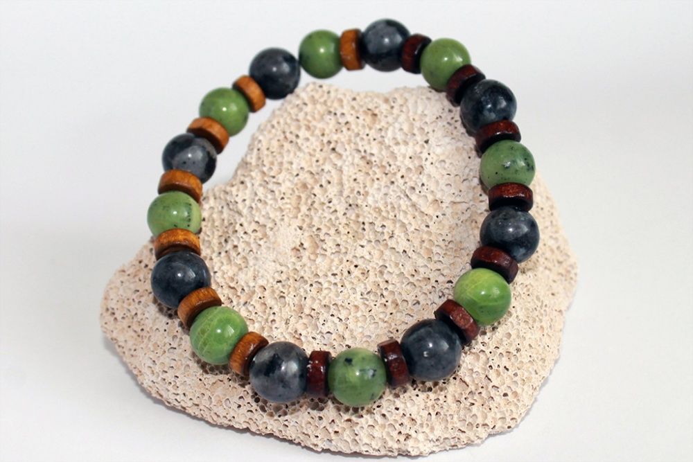 Ръчно изработена гривна от полускъпоценни камъни (Нефрит и Лабрадорит)