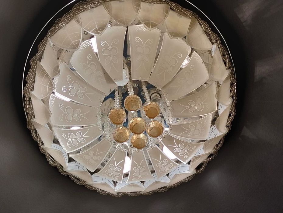 Продам люстру в хорошие руки