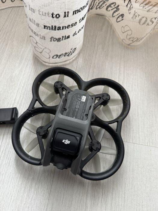 Dji googles integra, rc motion controller 2,2 baterii avata 1 cu dock,avata 1 lovita( pentru piese sau reparat)