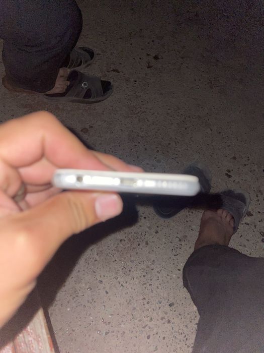 Iphone 6s ekran aybi ekran singan xotira 64gb akumlator 100%kelishamz