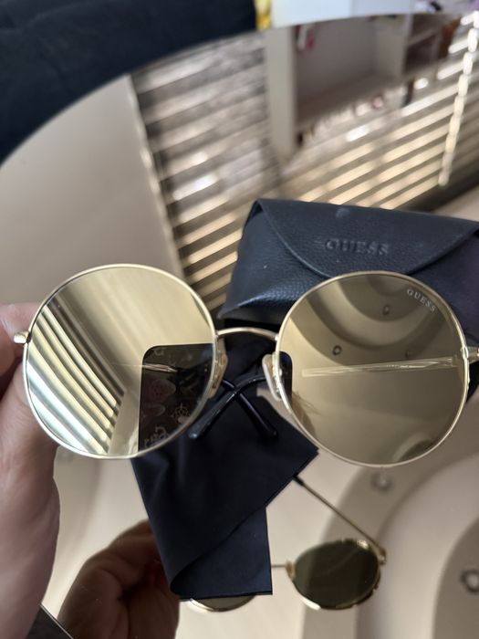 Огледални слънчеви очила Guess