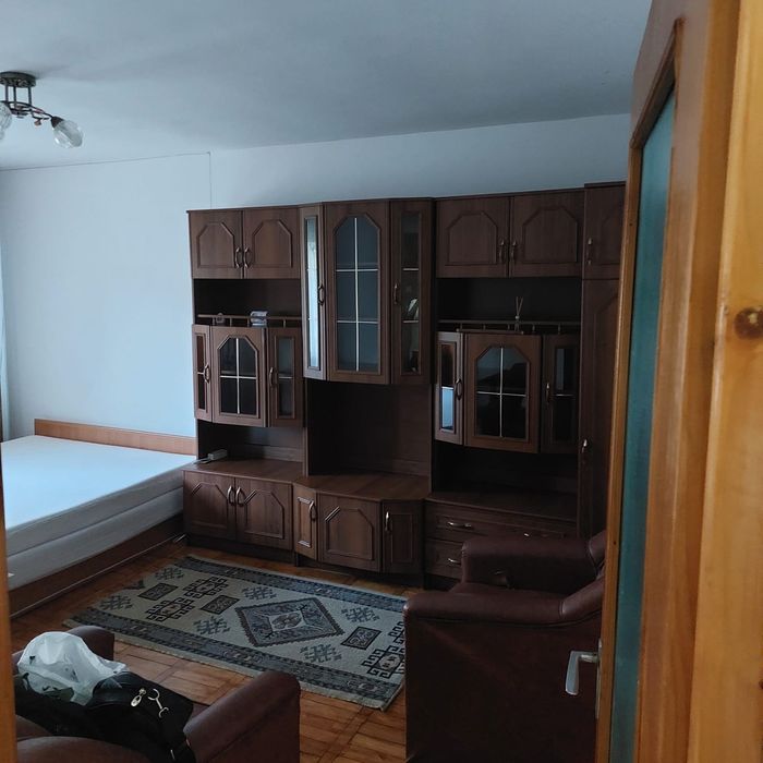 Inchiriez apartament 2 camere decomandat Obcini str Victoriei