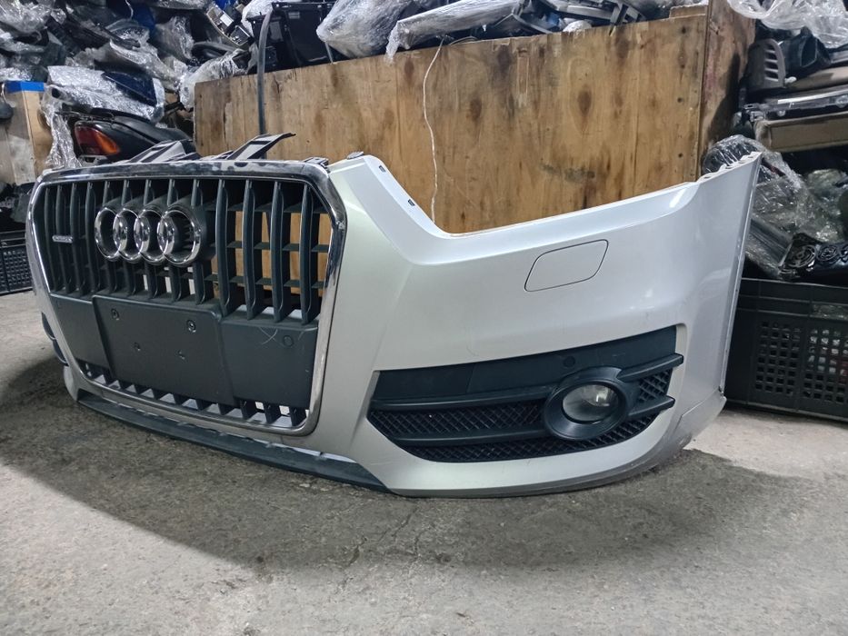 Передний бампер Audi Q3