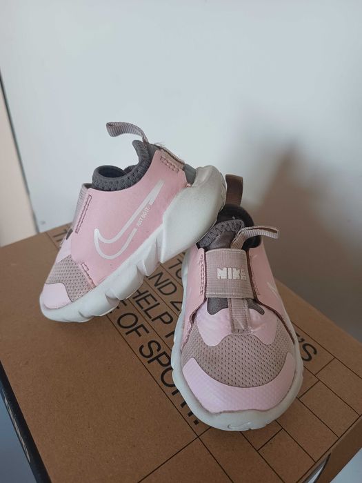 Маратонки Nike Air и Adidas 21 номер