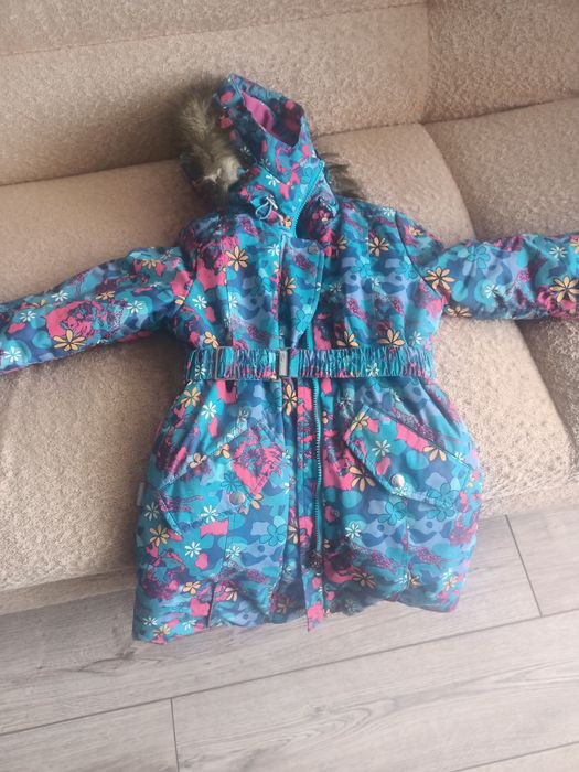 Продам куртку для девочек