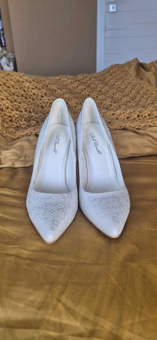 Бели сватбени обувки, нови, 37 номер